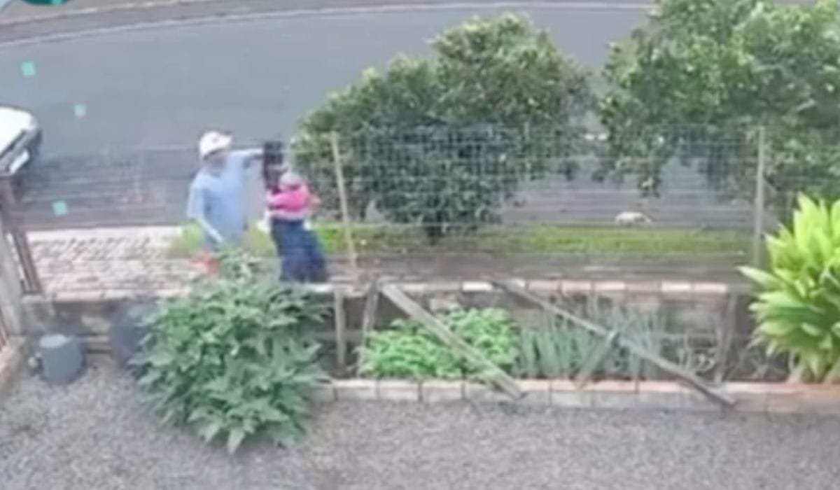 Adolescente de 16 anos com bebê no colo é morta pelo ex-namorado no Paraná