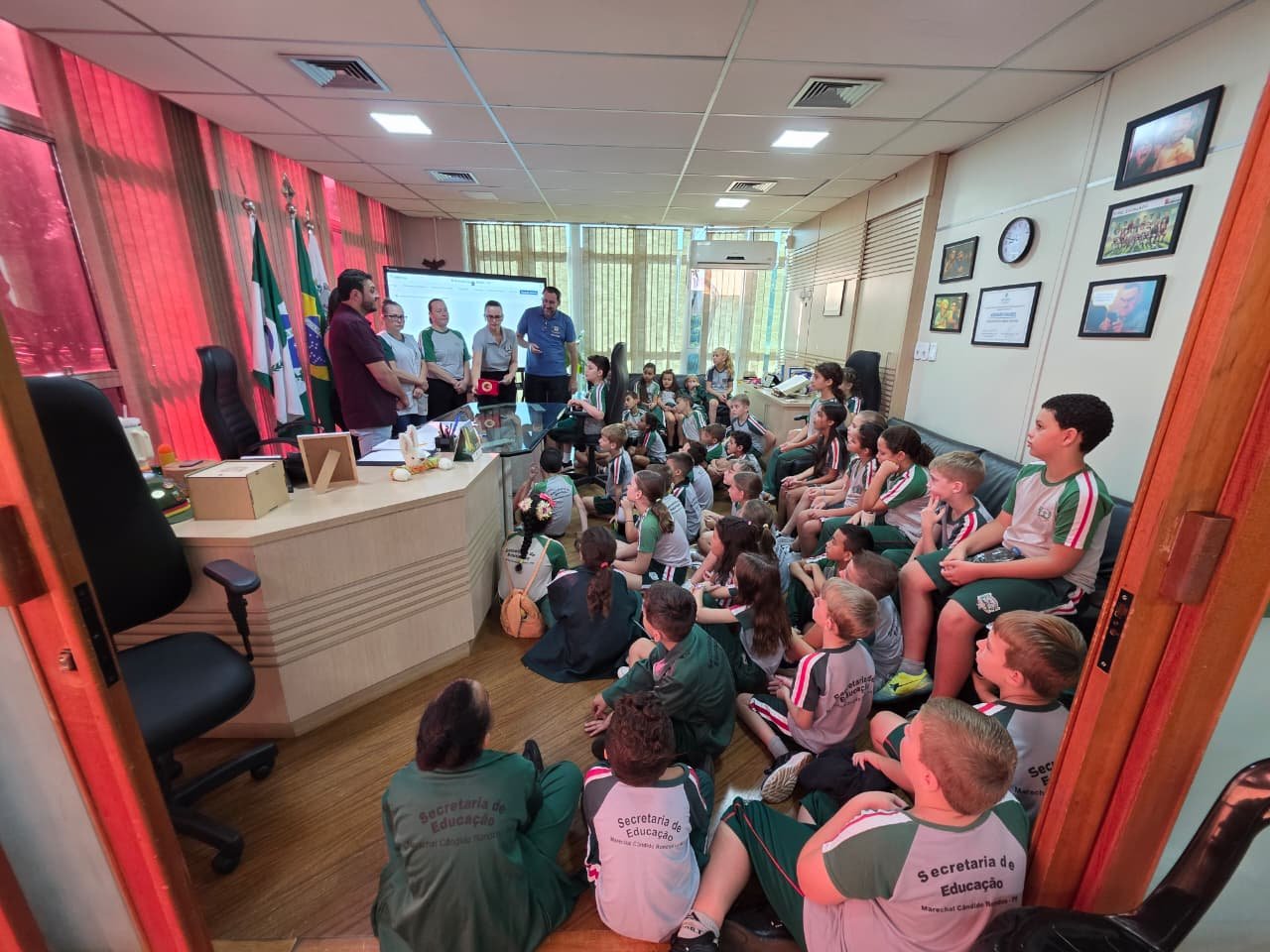 “Conhecendo o Município” propicia diálogo entre alunos e poder público em Marechal Rondon