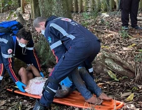 Isso que a semana é “santa”… Golpe do falso advogado, homem ferido a bala e outro encontrado na praia desacordado