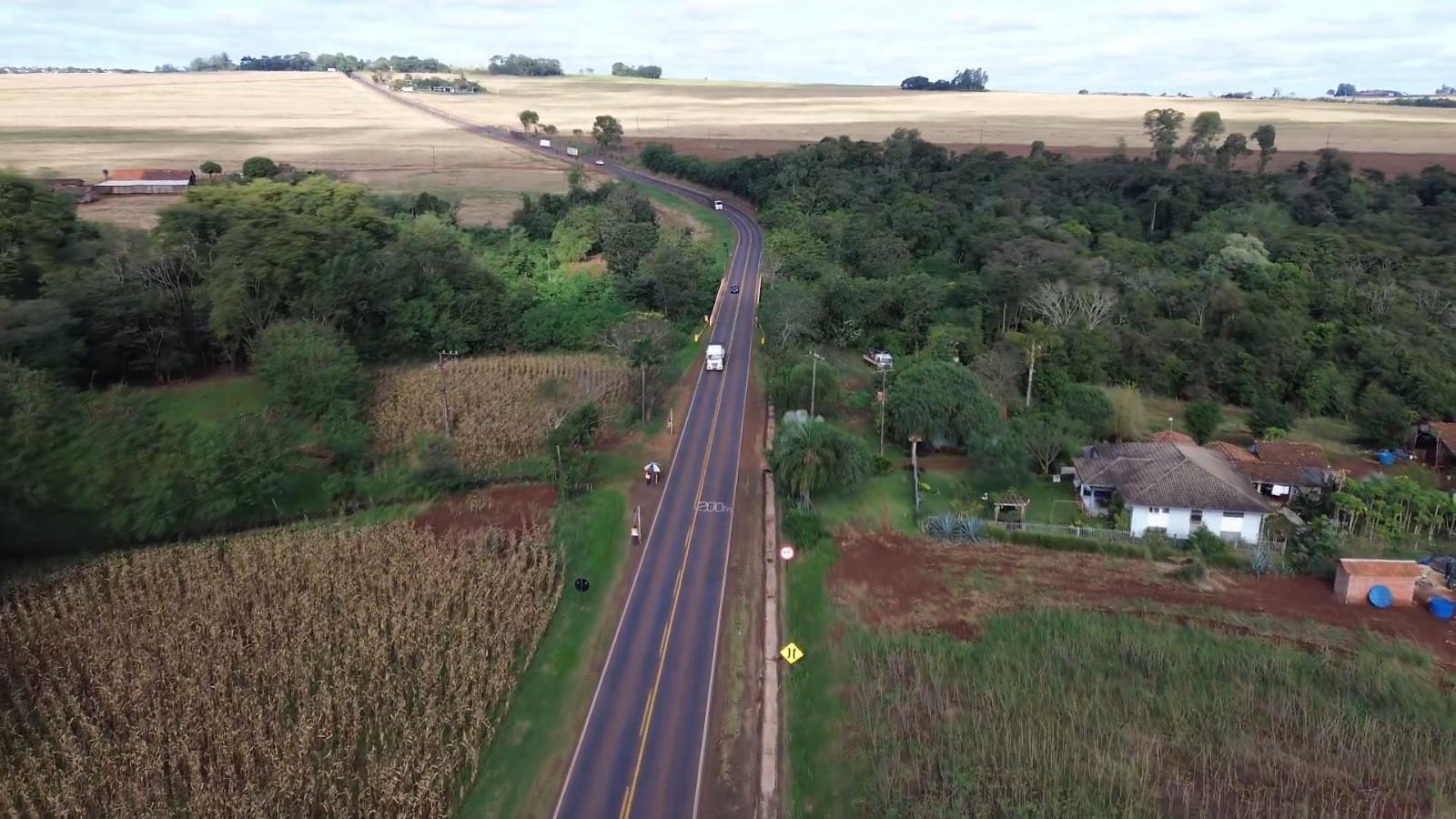 Dia de Ratinho em Santa Helena e anúncio de grandes obras de infraestrutura e logística. Associações comerciais, empresários e cooperativas doaram projeto