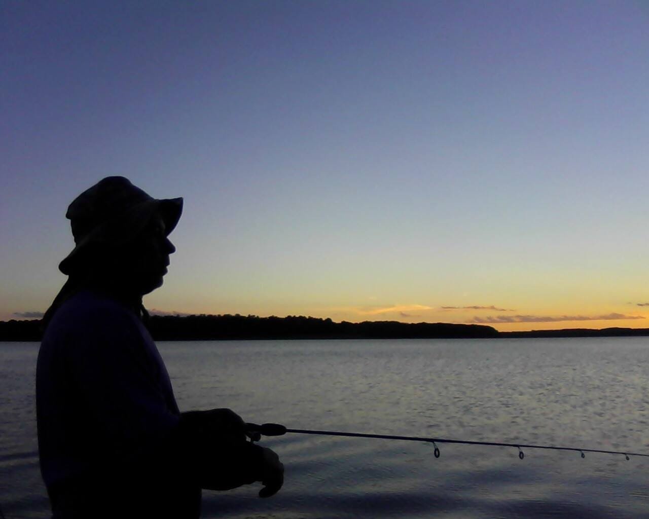 Assalto a mão armada seguido de roubo a pescadores no Lago de Itaipu, na região de Mercedes no Paraguai