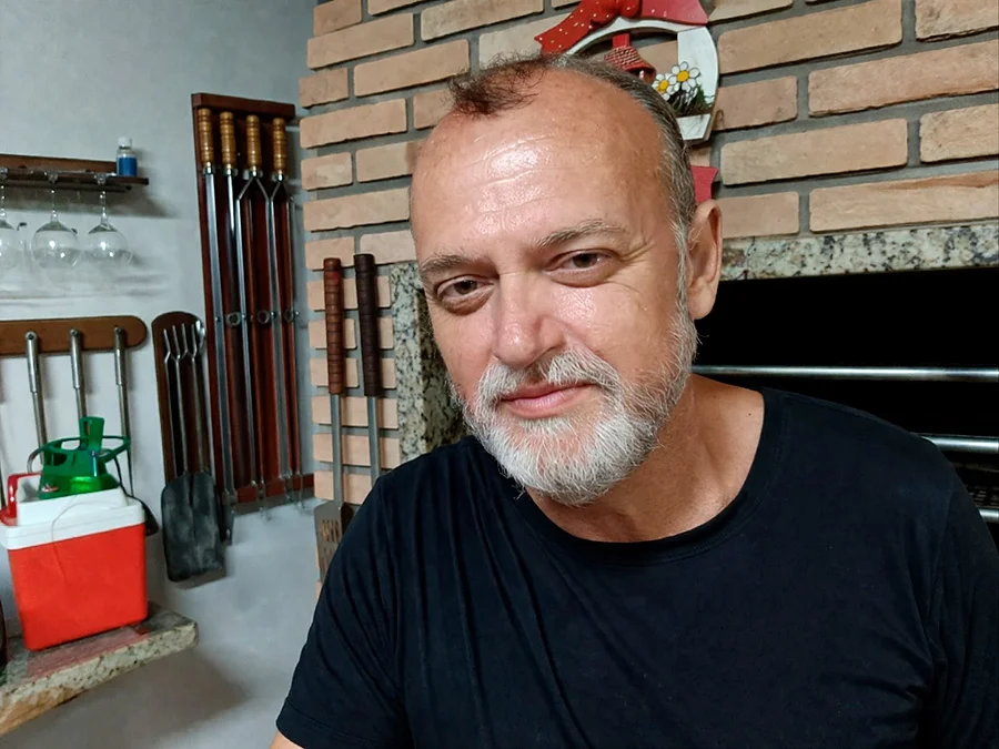 Policial que atirou em empresário e depois contra si, estava em tratamento médico, afirma delegado regional