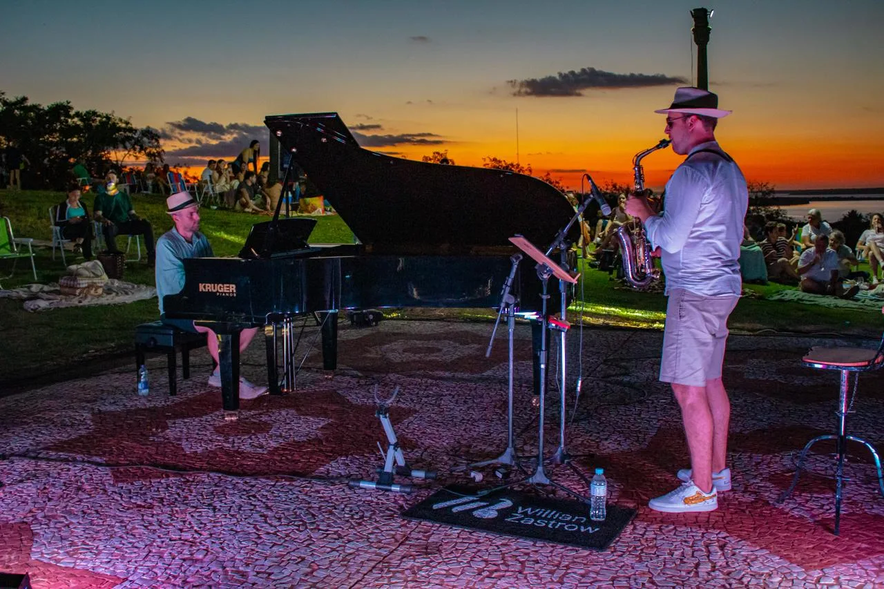 Piano e Sax! Piquenique Day será neste sábado no entardecer fantástico do Morro do Cristo em Santa Helena