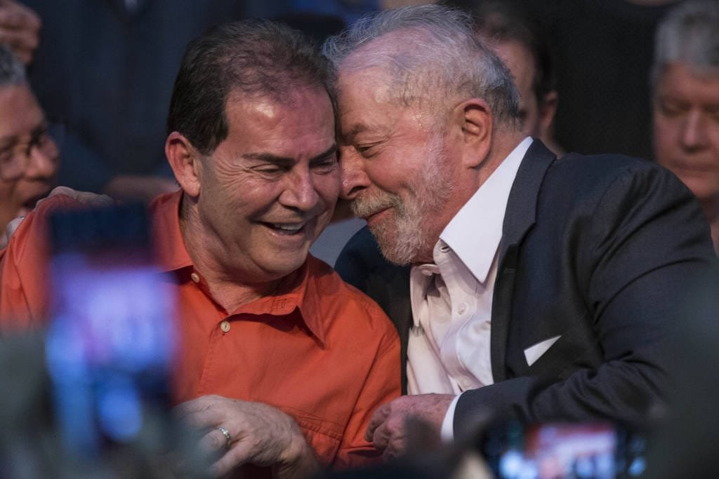 Ex-aliado, deputado afirma que Lula governa só pra quem o visitou na cadeia. Janja entrou disfarçada de advogada