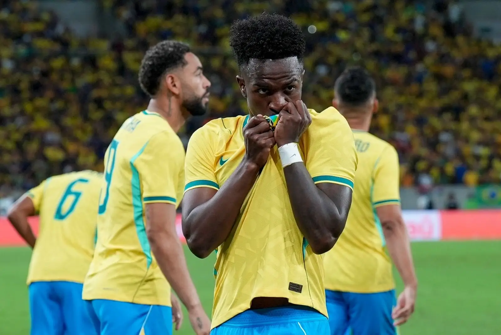 Seleção goleia Panamá e até que anima o torcedor