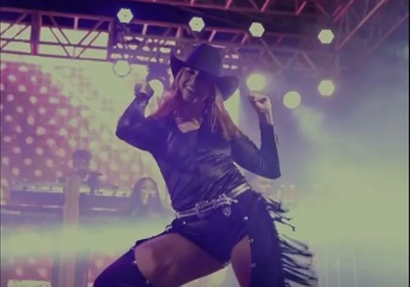Santa Helena 59 anos! Show de Ana Castela lotou arena na praia (vídeo)