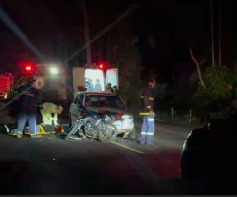 Colisão: Motorista de carro e condutor de motos feridos gravemente em Santa Helena