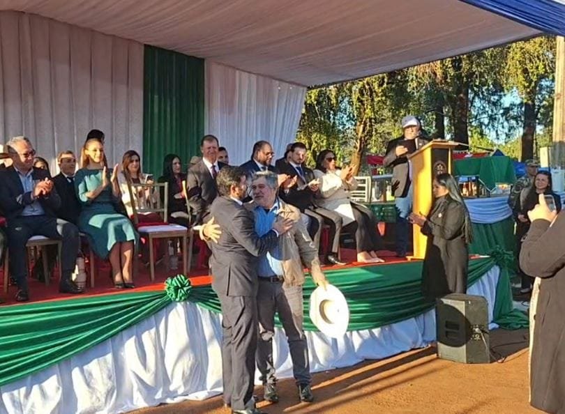 Santa-helenense radicado no Paraguai é homenageado por ajudar na formação de parque em Nova Esperança