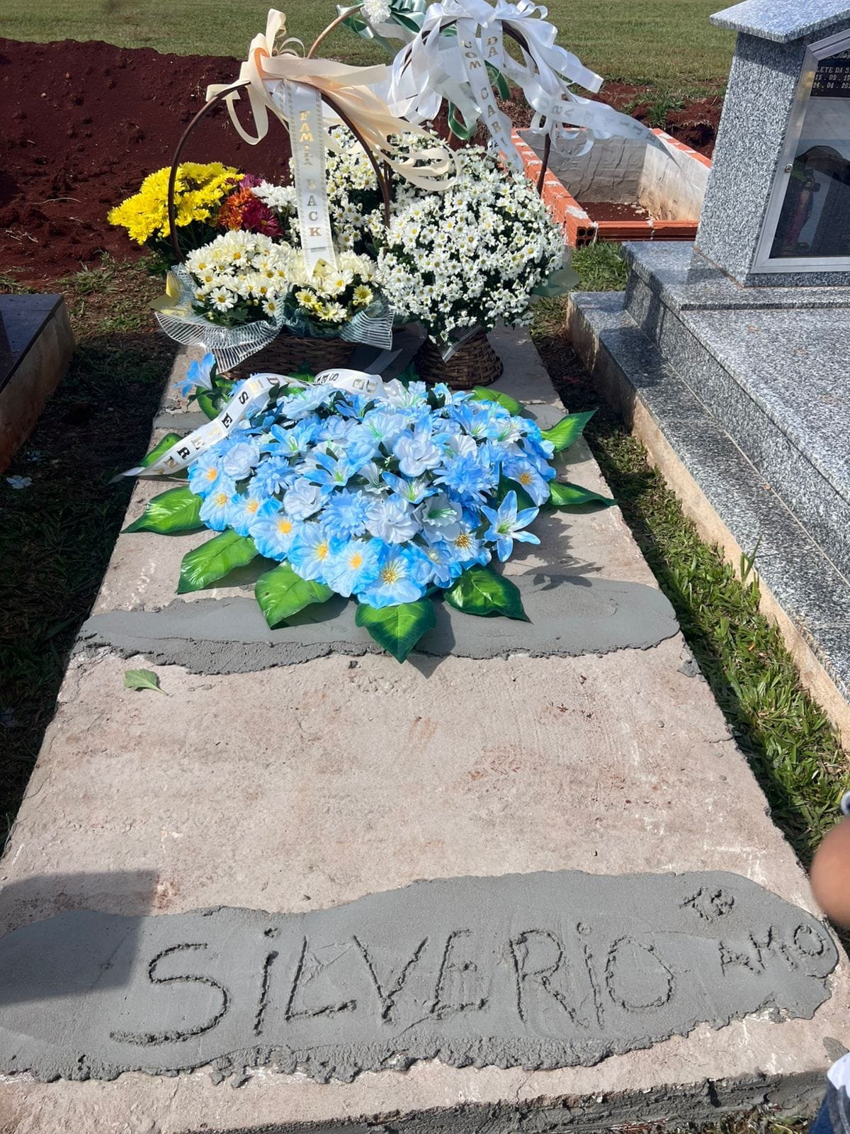 Família consegue sepultar santa-helenense depois de longa espera pela liberação do corpo