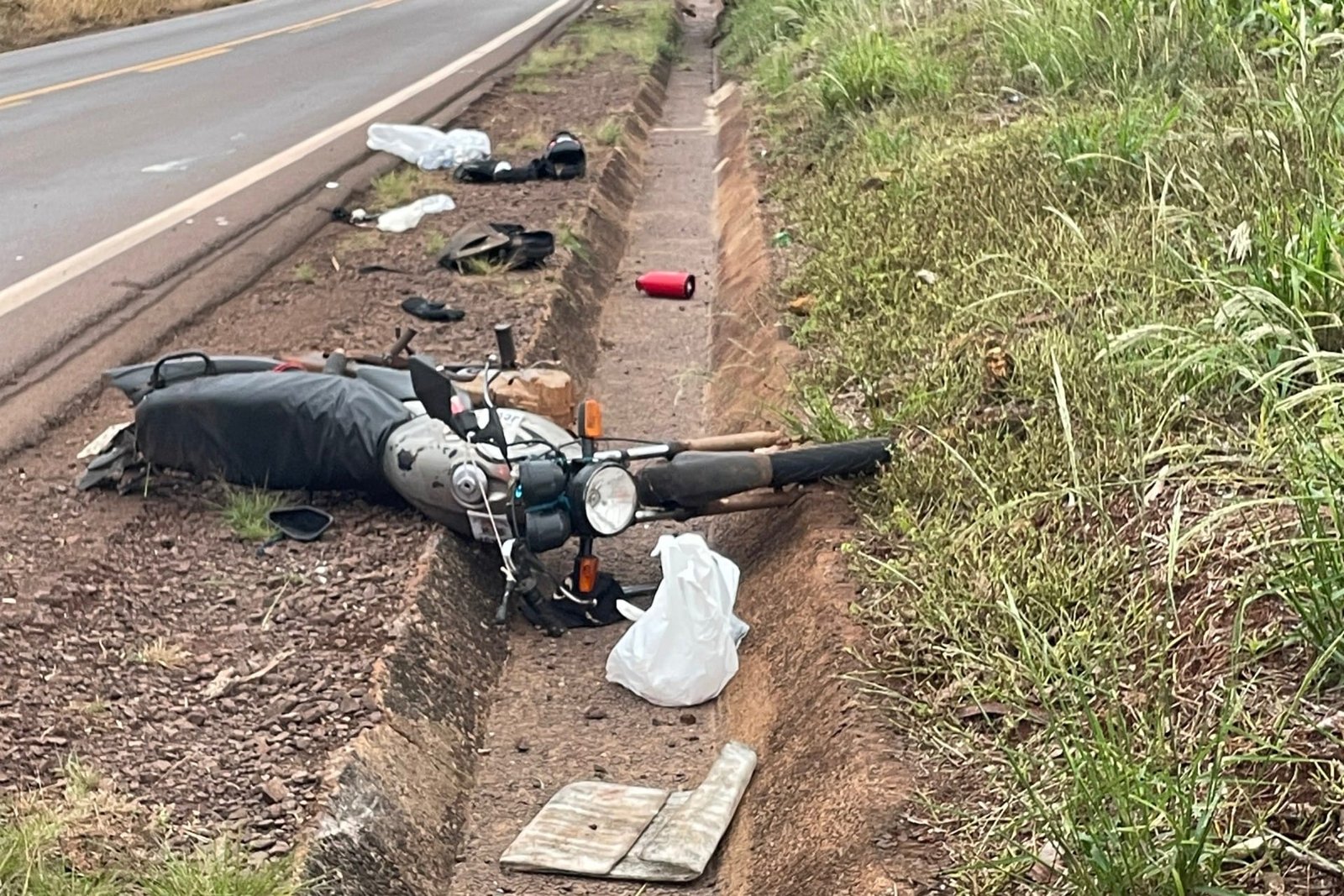 Motociclista com ferimentos graves em acidente entre D. Armando e Missal nesta madrugada