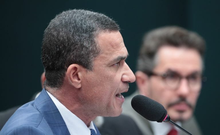 Comissão de Constituição e Justiça aprova PEC que reduz maioridade penal