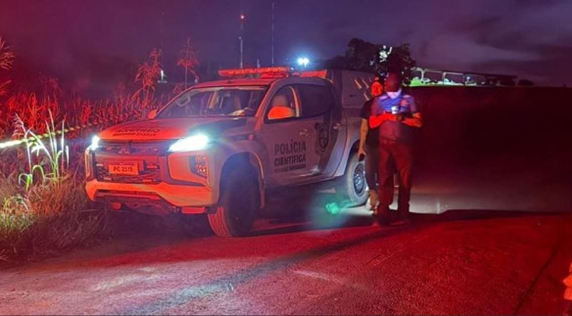 Já era noite quando a perícia ainda trabalhava no local, bem próximo do "Cristo Esplendor" em Santa Helena, PR. Foto: Correio do Lago