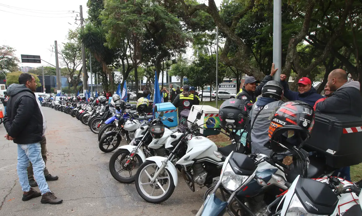 Governo amplia crédito para motociclistas de aplicativos
