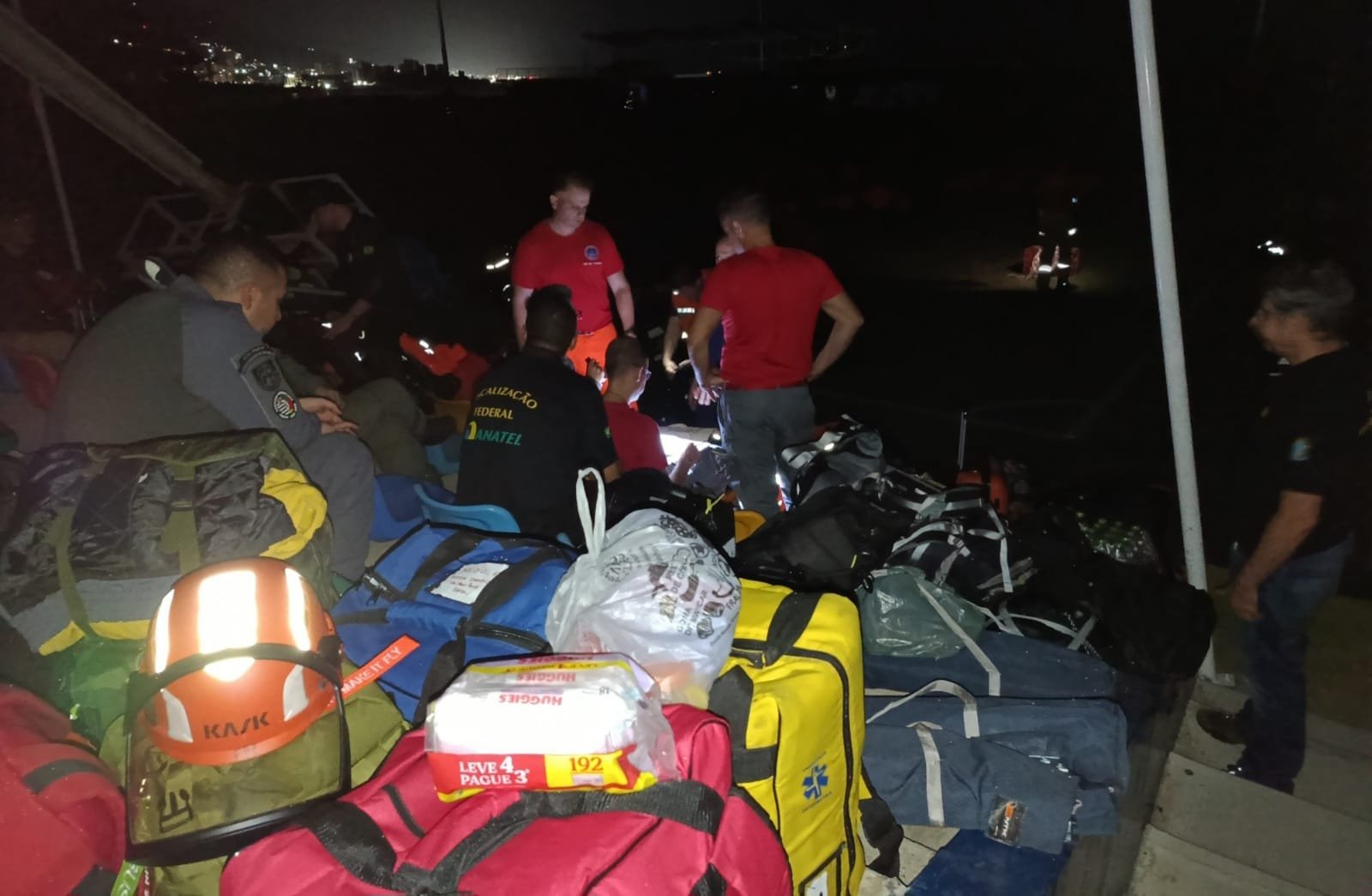 Paraná montou primeira equipe brasileira para trabalhar no terremoto que já apontou mais de 1.400 mortos na Venezuela. 60 mil estão desaparecidos
