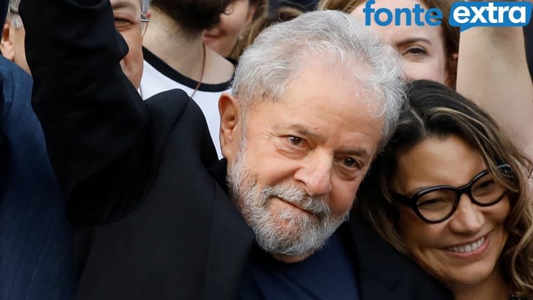 Former Brazilian President Luiz Inacio Lula da Silva gestures after being released from prison, in Curitiba, Brazil November 8, 2019. REUTERS/Rodolfo Buhrer