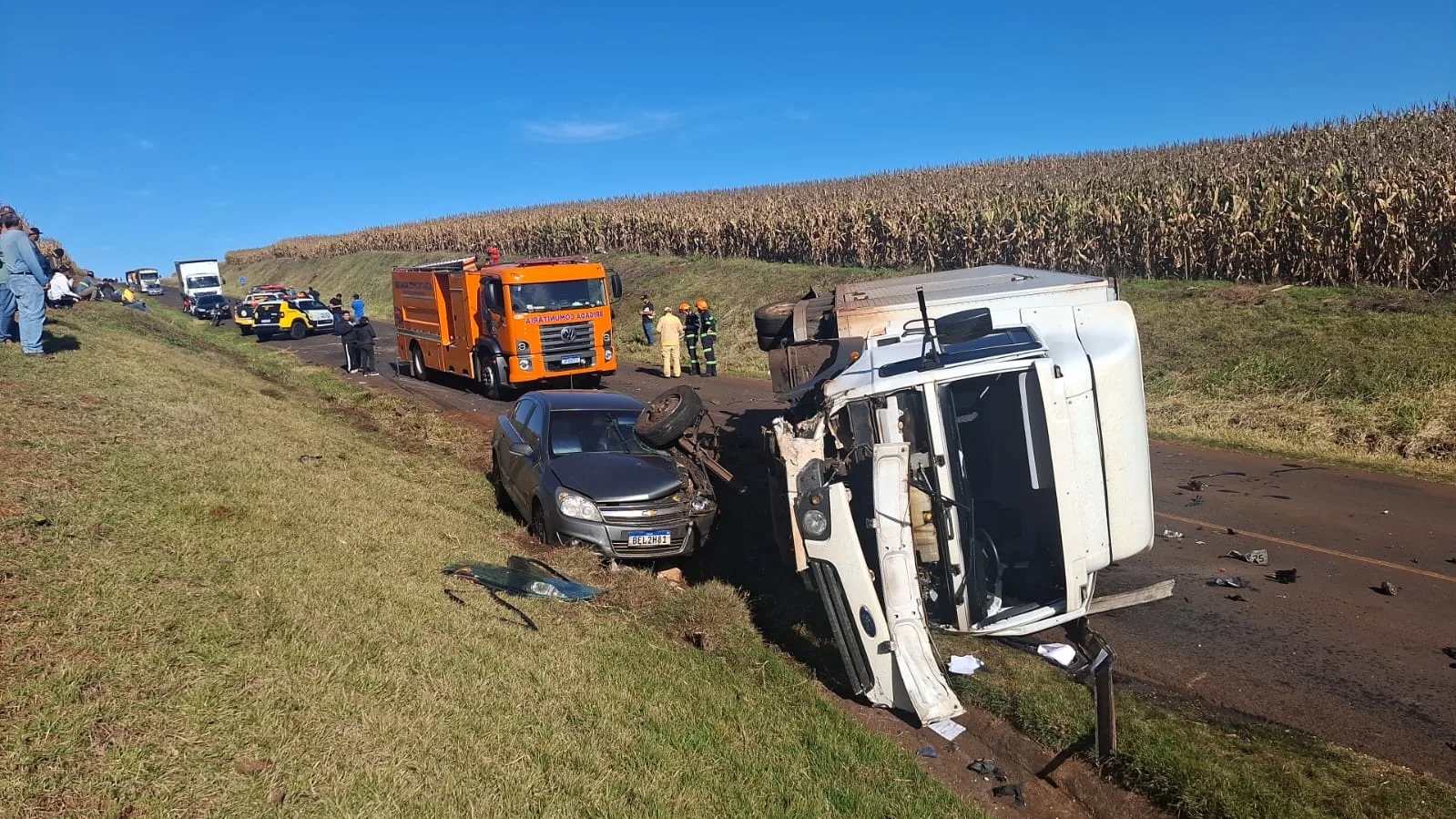 19 toneladas de alimentos saqueadas após tombamento de caminhão em área indígena de Nova Laranjeiras