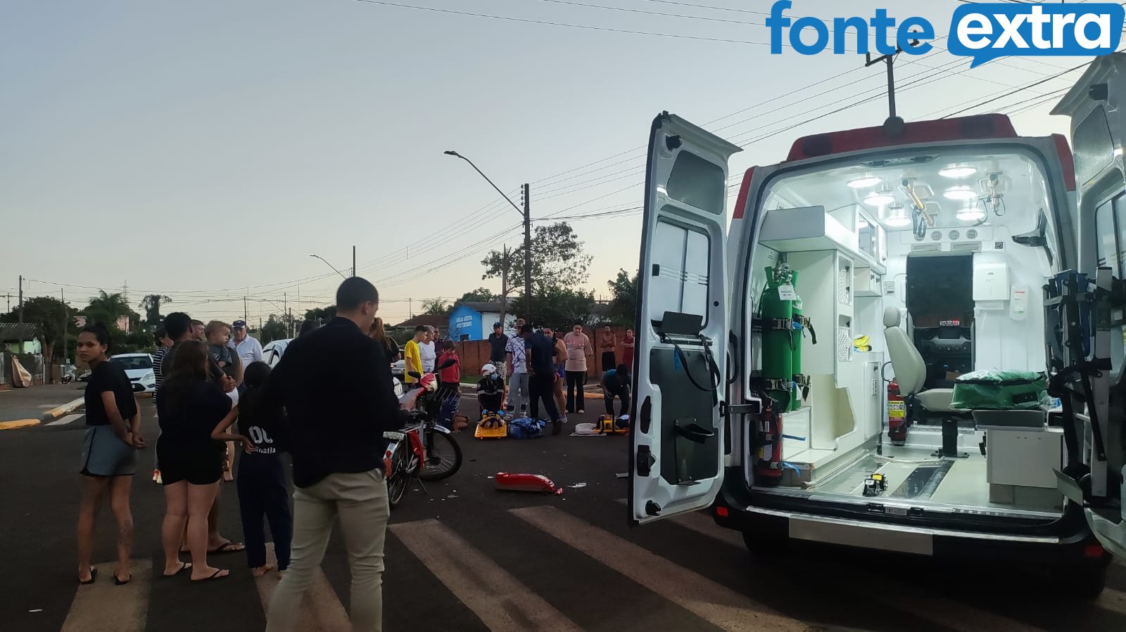 Mulher e duas crianças se envolvem em acidente com bicicleta elétrica em SH