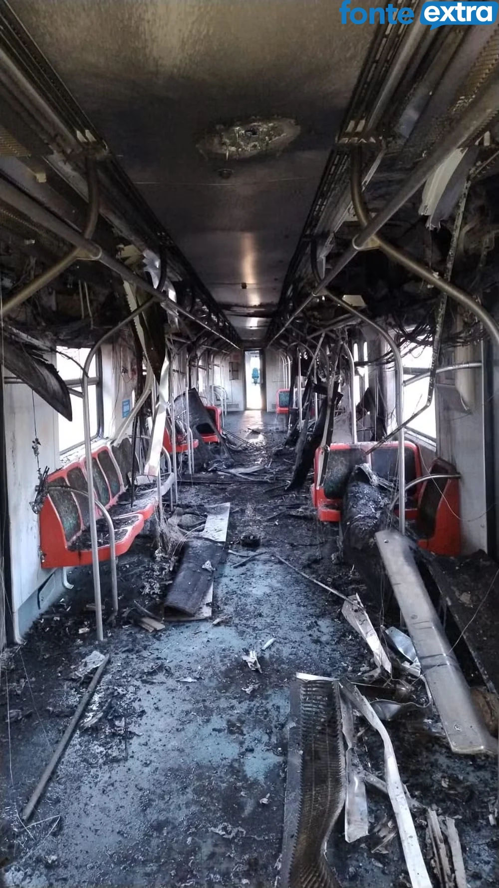 Incêndio em trem provoca caos nas linhas de transporte em São Paulo (vídeo)