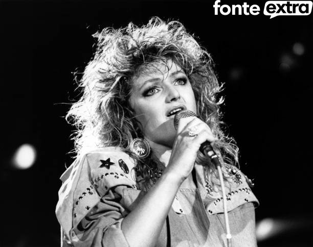 Welsh singer Bonnie Tyler performing, circa 1980. (Photo by Suzie Gibbons/Redferns)