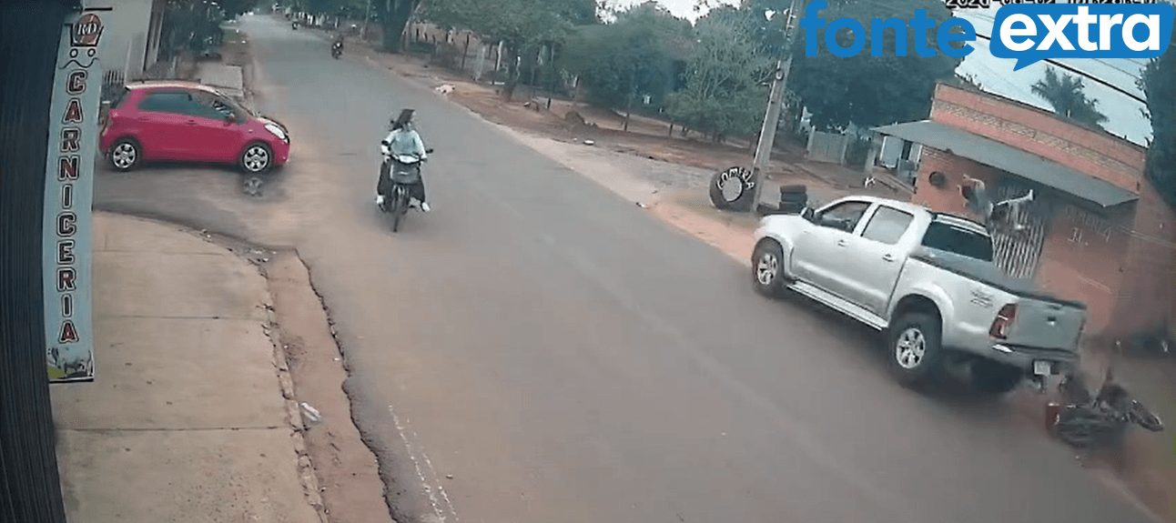 Camioneta em alta velocidade colide com motocicleta  em Curuguaty (vídeo)