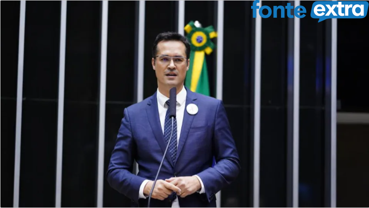 Líder em pesquisa para o Senado, Deltan tem manifesto do MP favorável à candidatura