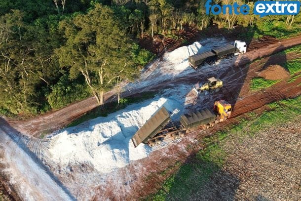 Prefeitura de Santa Helena inicia distribuição de calcário para 359 produtores rurais (vídeo)