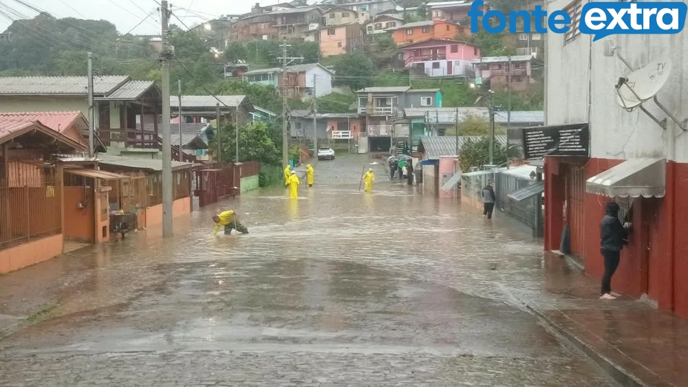 Temporal deixa um morto, quatro desaparecidos e causa destruição em dezenas de cidades no RS