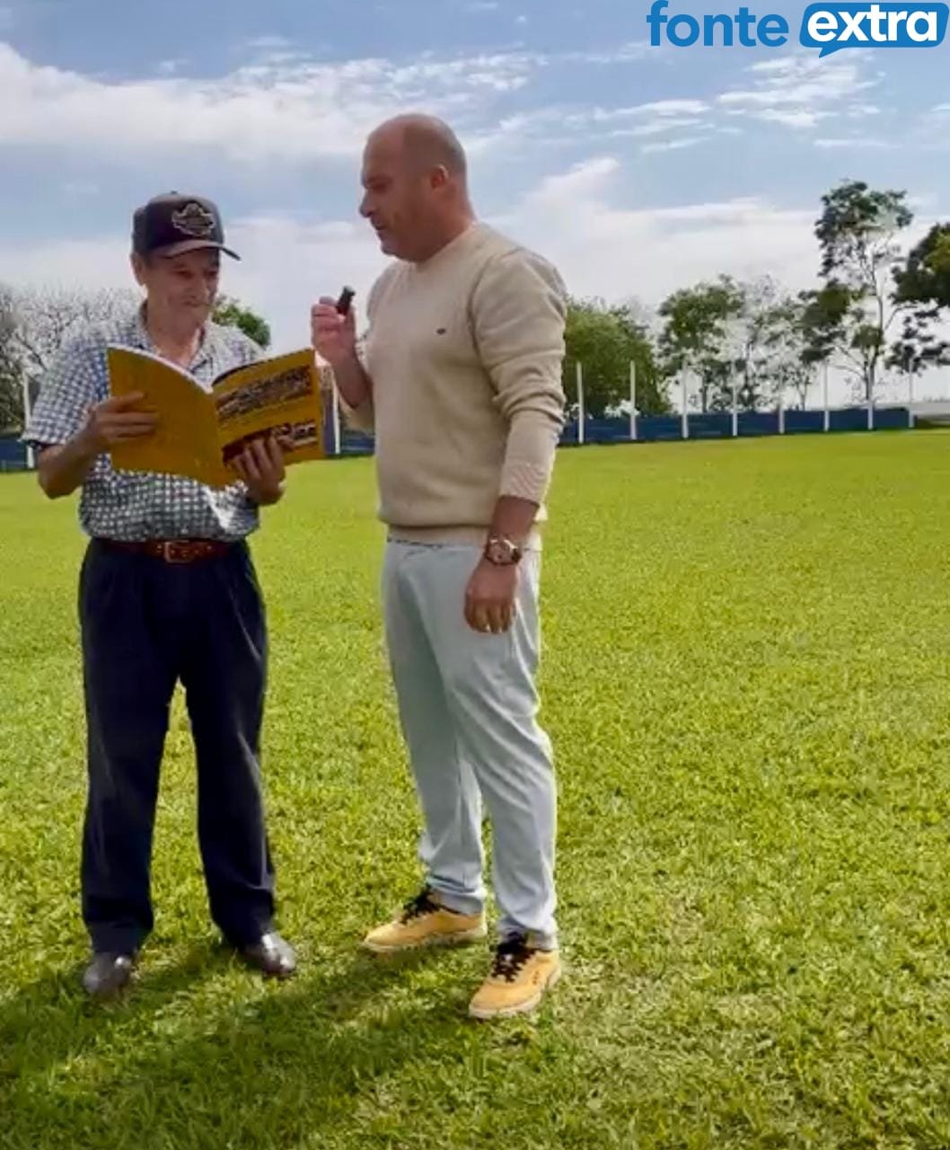 (Vídeo) Lenda do futebol de São Clemente revive título invicto de 1970