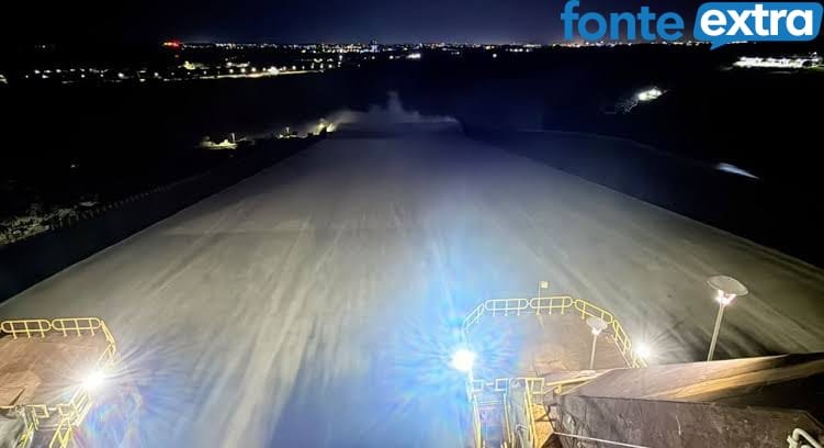 Itaipu abre vertedouro após chuvas intensas na região. Cataratas estão uma loucura! (Vídeo)