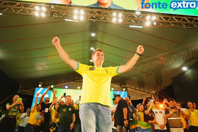 Flávio Bolsonaro chega a 62% de chance de vitória em previsões internacionais para a eleição