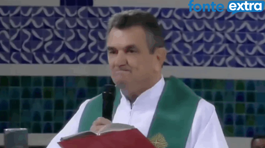(Vídeo) Padre de Aparecida critica quem segura imagem de Nossa Senhora “sem amá-la” no Dia da Padroeira