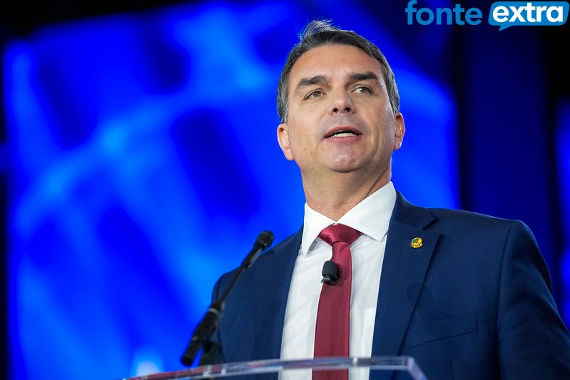 Flávio divulga nota declarando-se líder do Brasil denunciando fraude eleitoral no 2º turno