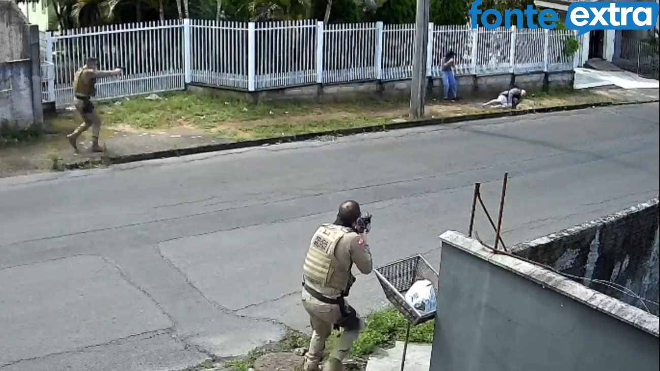 Mulher é agredida e ameaçada de morte pelo companheiro em via pública, mas polícia intervém e criminoso é baleado em SC
Foto: Reprodução/ND Mais