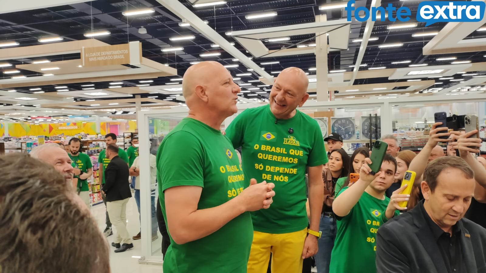 Fonte Extra acompanhou o primeiro encontro do sósia com o Véio da Havan (entrevista)