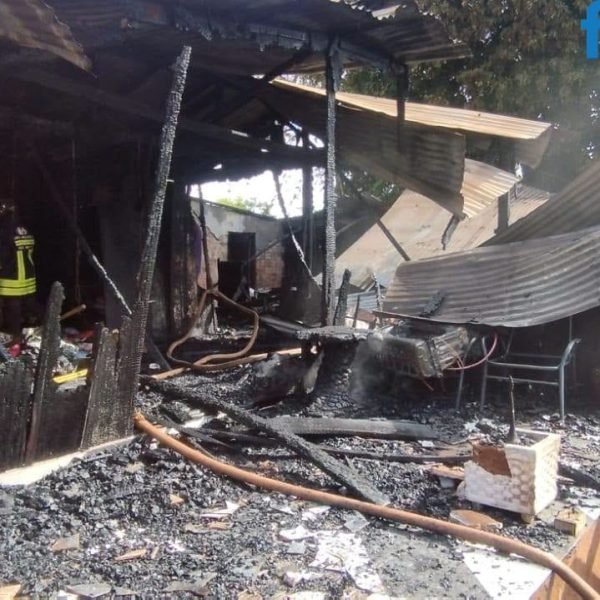 Casa é consumida por incêndio entre San Alberto e Itakyry, no Paraguai