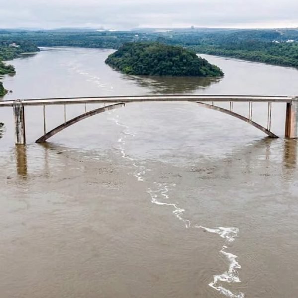 Rio Paraná passa de 116 metros em Ciudad del Este e deixa famílias desabrigadas na fronteira