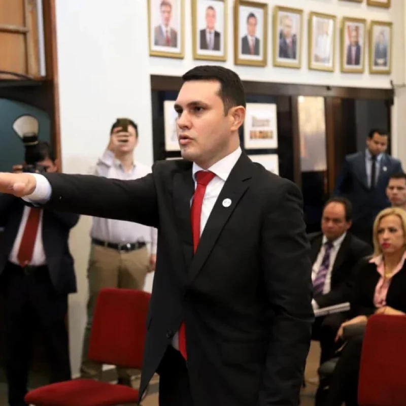 Pressão por falso diploma de advogado, senador paraguaio renunciou nesta sexta-feira