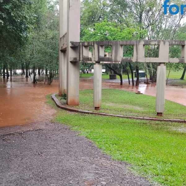 Transtorno com chuva continua em Santa Helena; Ponte Interditada