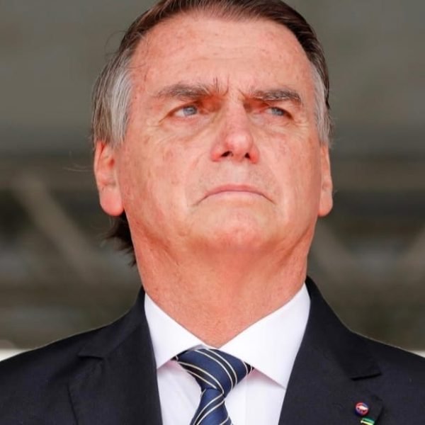 Bolsonaro vai cumprir prisão domiciliar