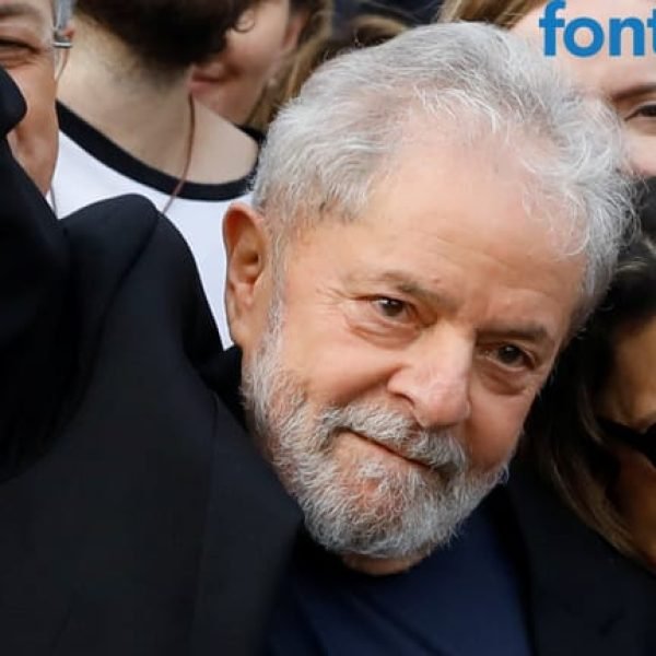 Former Brazilian President Luiz Inacio Lula da Silva gestures after being released from prison, in Curitiba, Brazil November 8, 2019. REUTERS/Rodolfo Buhrer