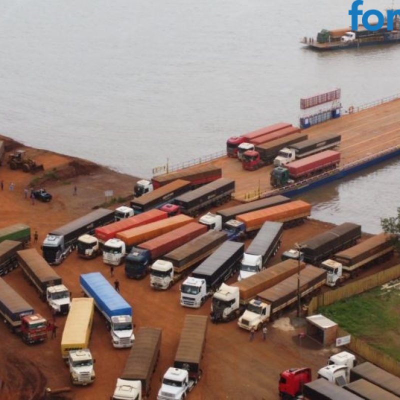 Em meio a intenso movimento (vídeo), Porto de Santa Helena fecha hoje e abre somente na terça