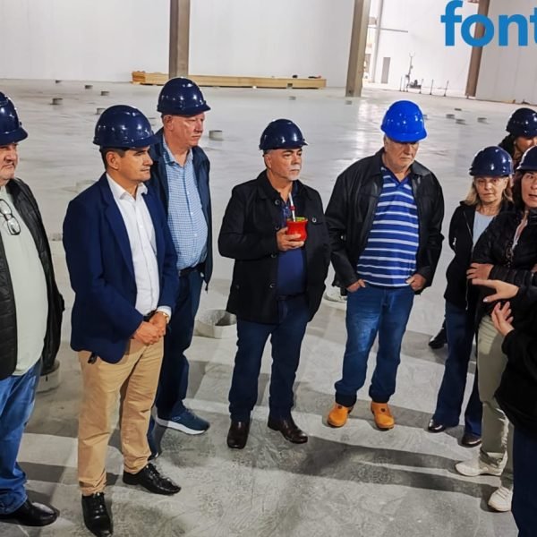 Comitiva de Mbaracayú/PY visita Santa Helena e conhece obras do frigorífico da Frivatti