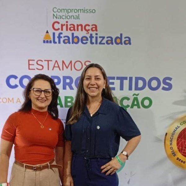 Avanços na alfabetização de crianças condecora Santa Helena em Brasília