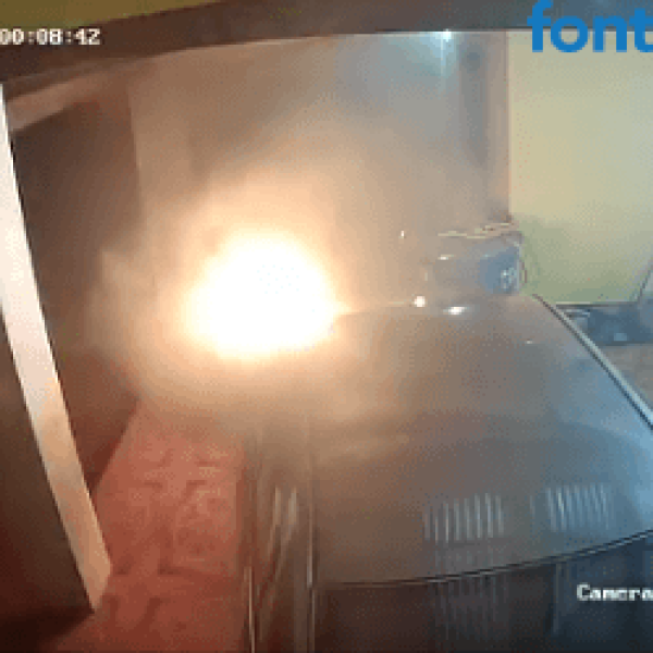 (Vídeo) Encapuzado incendeia carro de jornalista em Yasy Cañy, no Paraguai