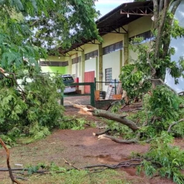 Prenúncio de chuvas intensas na terça, pequenos temporais já se formaram na região de MCR