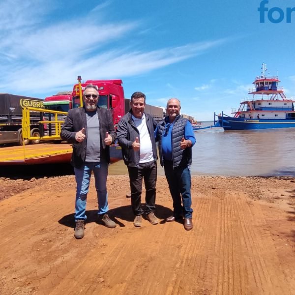 (Vídeo) Nova balsa Stella Maris II chega a Santa Helena em sua estreia internacional