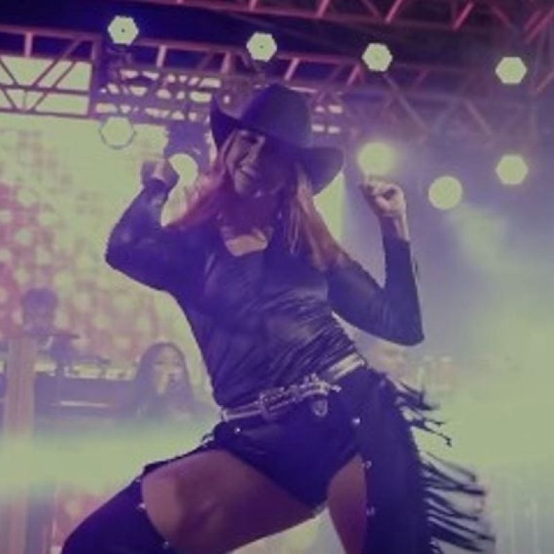 Santa Helena 59 anos! Show de Ana Castela lotou arena na praia (vídeo)
