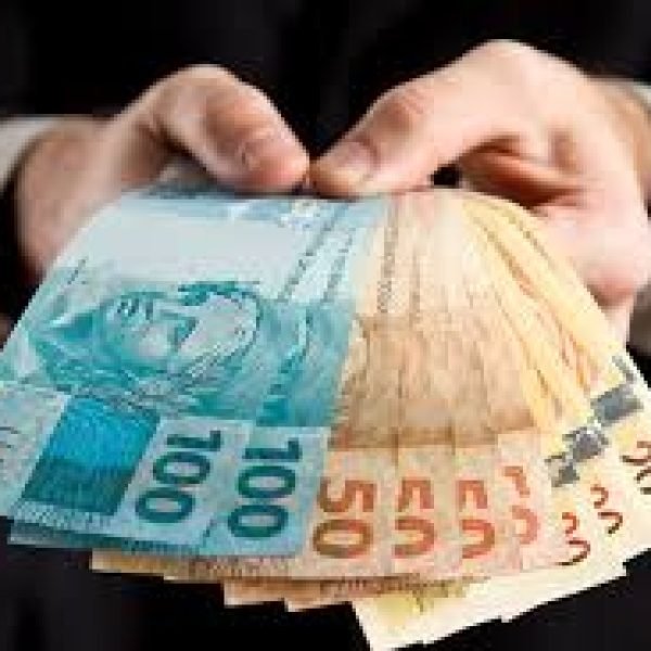 Em nome da reeleição vale tudo