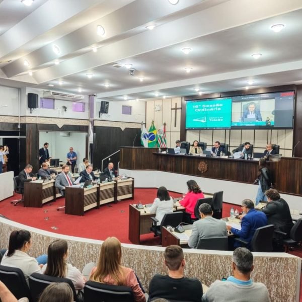 Câmara de Toledo aprova projetos que cassam dois vereadores