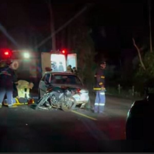 Colisão: Motorista de carro e condutor de motos feridos gravemente em Santa Helena